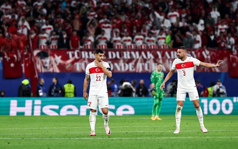 战术调整巧妙，球队稳住局势稳拿比赛