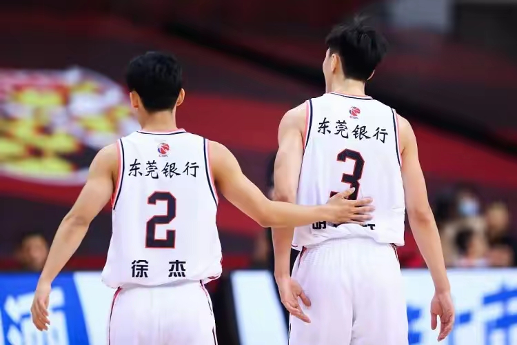 广东南北两线作战，势不可挡击败联手队的简单介绍