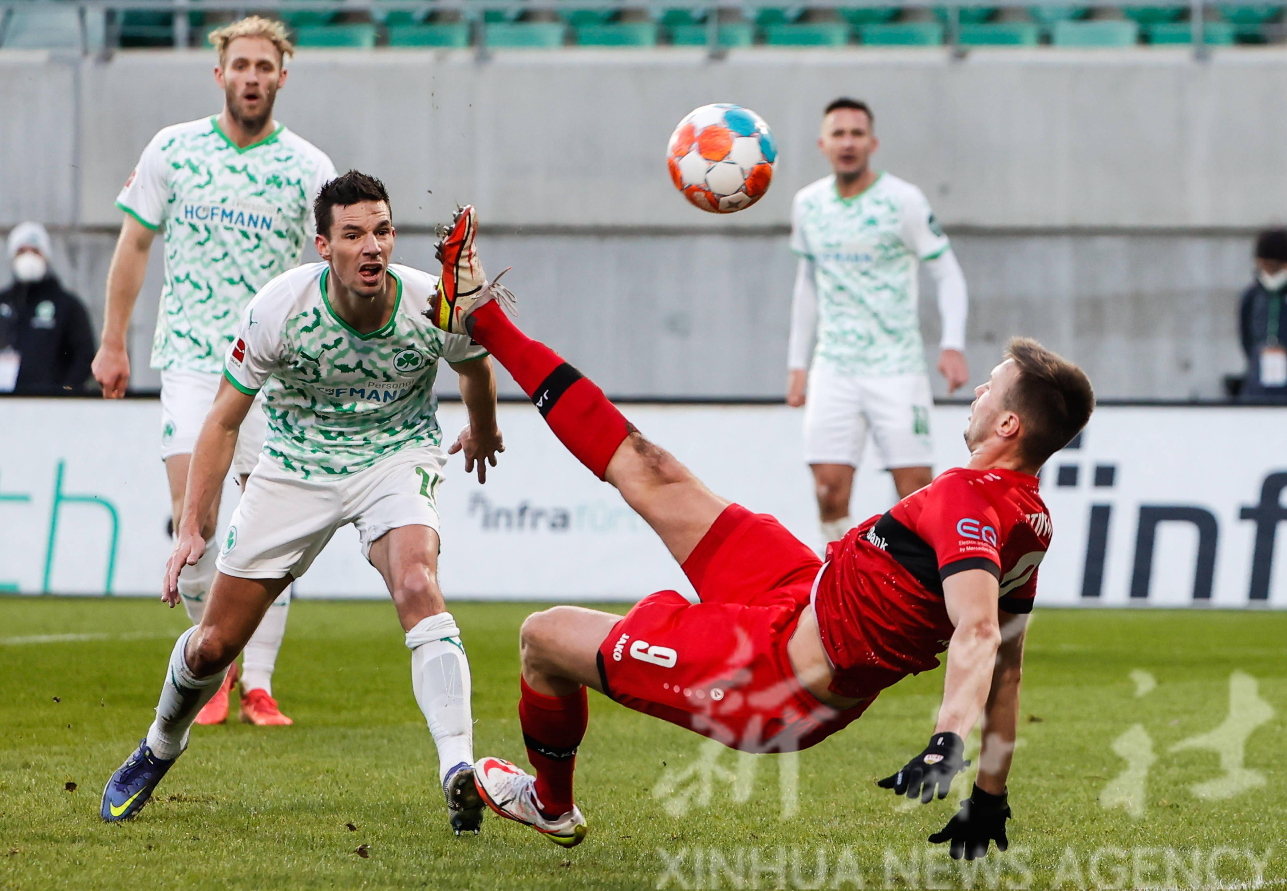 九游app下载-斯图加特球员集体失误,主帅严厉批评