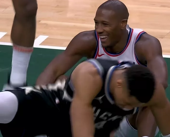 9you娱乐-雄鹿力克黄蜂,米德尔顿:我们需要保持专注