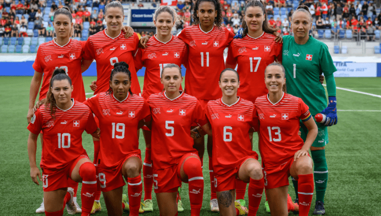 瑞典女足展现团结力量,比赛中展现出色表现 瑞典女足展现团结力量,比赛中展现出色表现