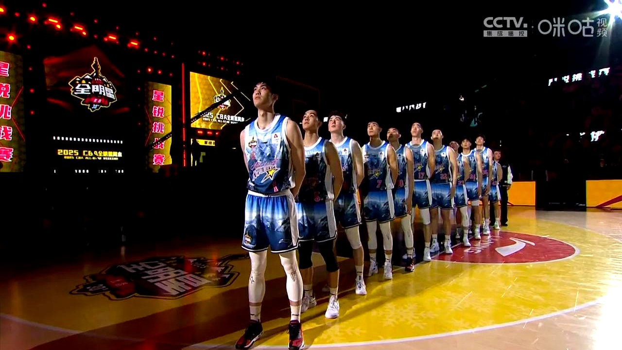 九游娱乐网站-球员们拼尽全力，为球队荣誉而战