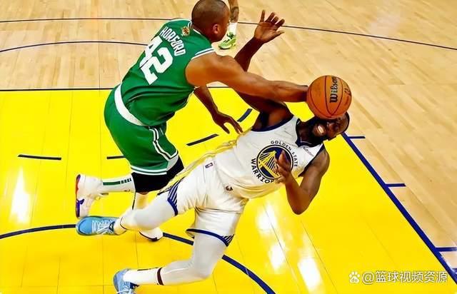 关于一波三折,马刺背水一战成功逆转雄鹿夺赛点的信息 关于一波三折,马刺背水一战成功逆转雄鹿夺赛点的信息