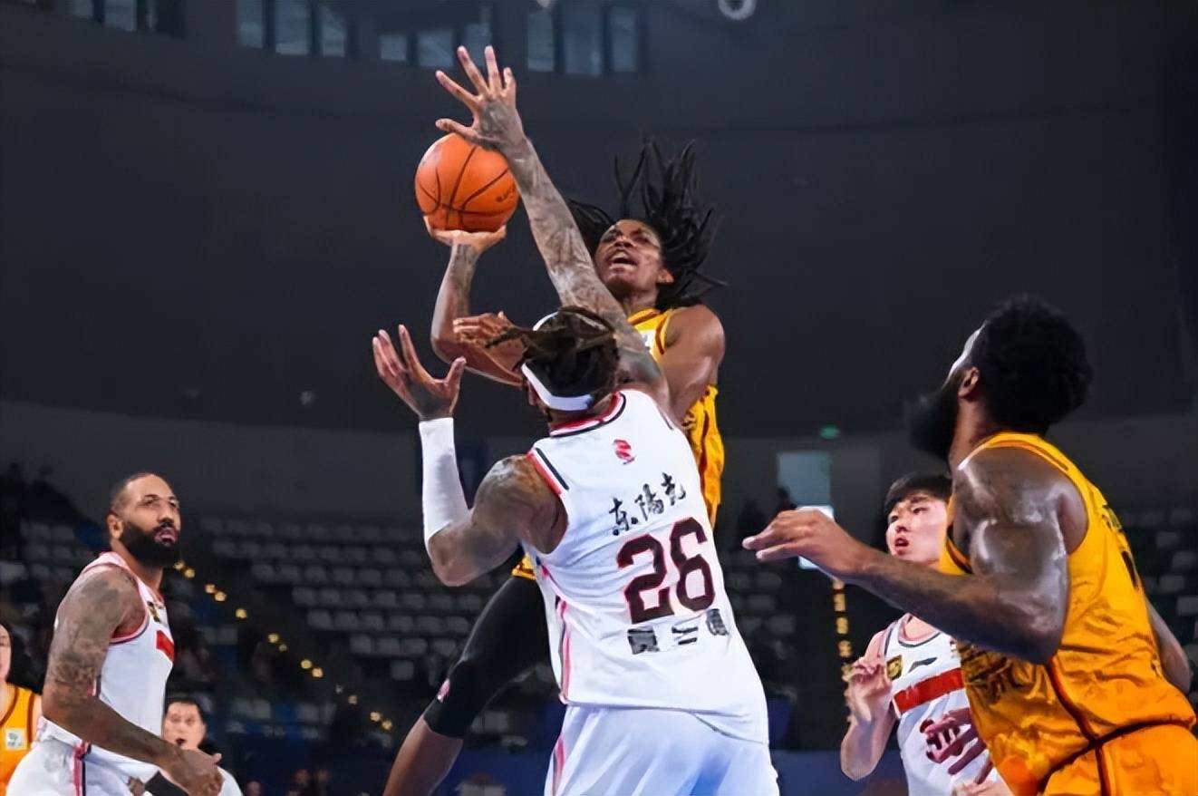 湖南男篮迎来爆冷胜利,挑战赛季新高领先实力球队 湖南男篮迎来爆冷胜利,挑战赛季新高领先实力球队