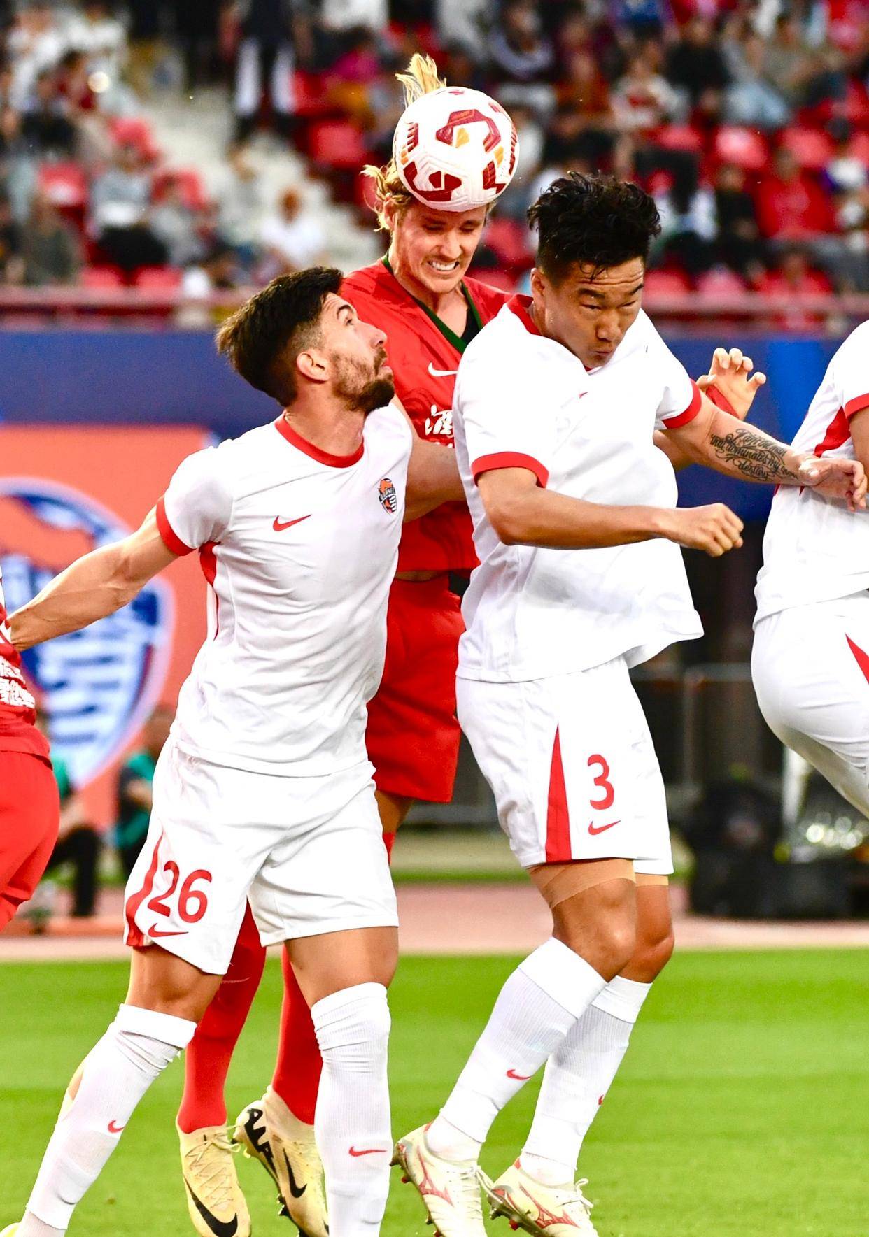 九游官网-国内足球风云汇聚:球迷热情高涨看台呼声震耳