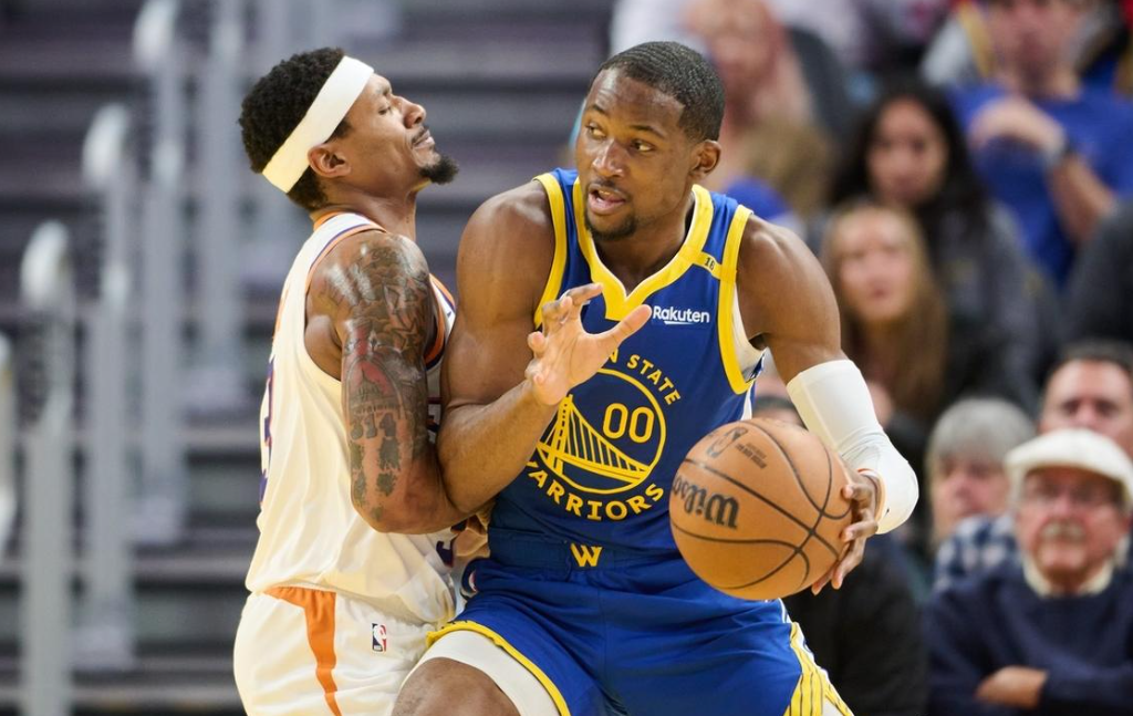 勇士在足球比赛中孤注一掷！