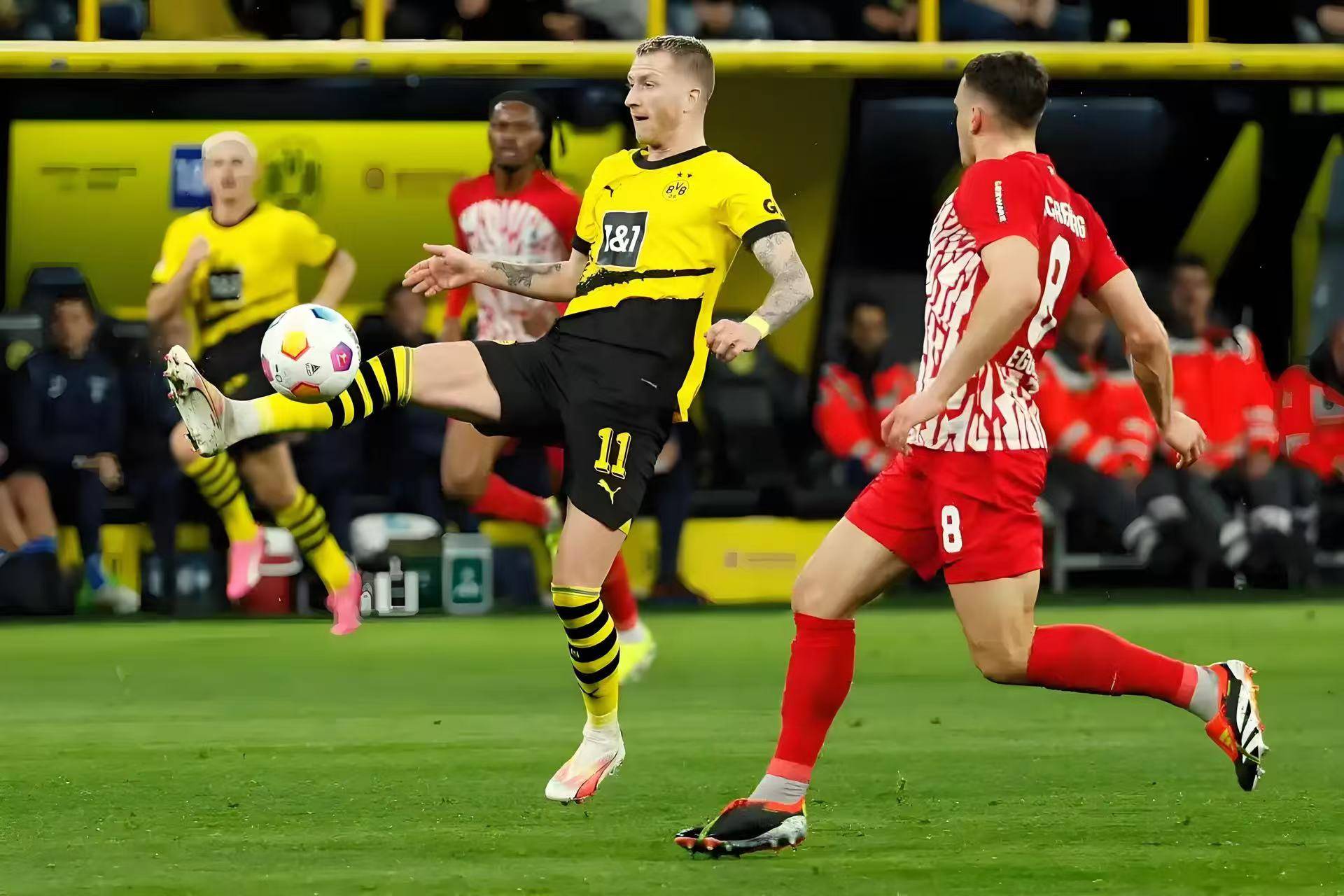 沃尔夫斯堡客场大胜，继续追赶前四