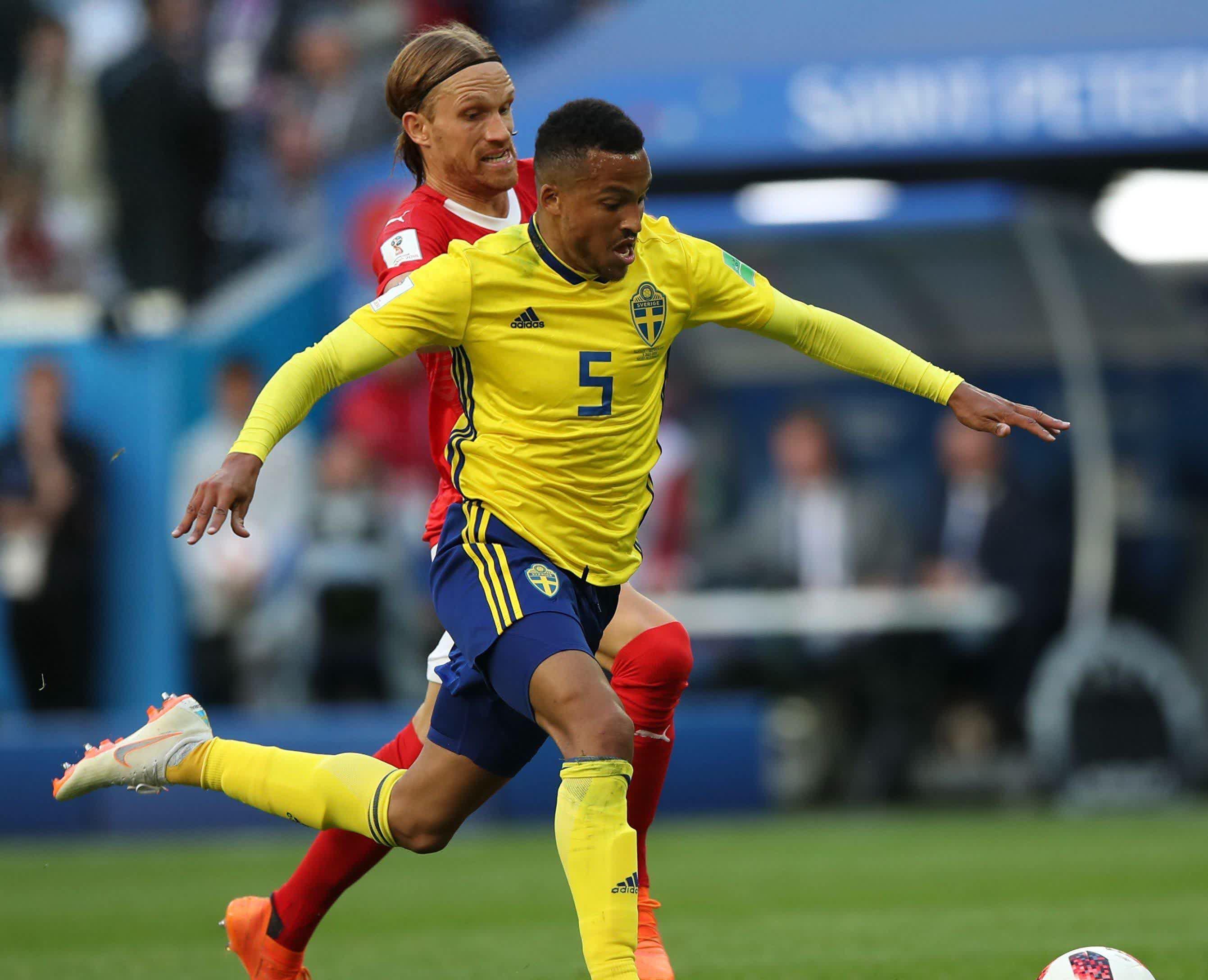 包含欧洲杯资格赛即将展开，各国球队积极备赛的词条