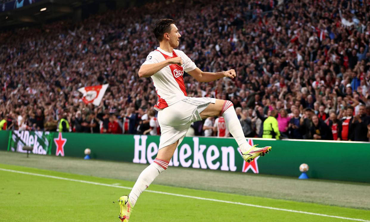 阿贾克斯队员斗志昂扬：欧冠冠军宝座唾手可得