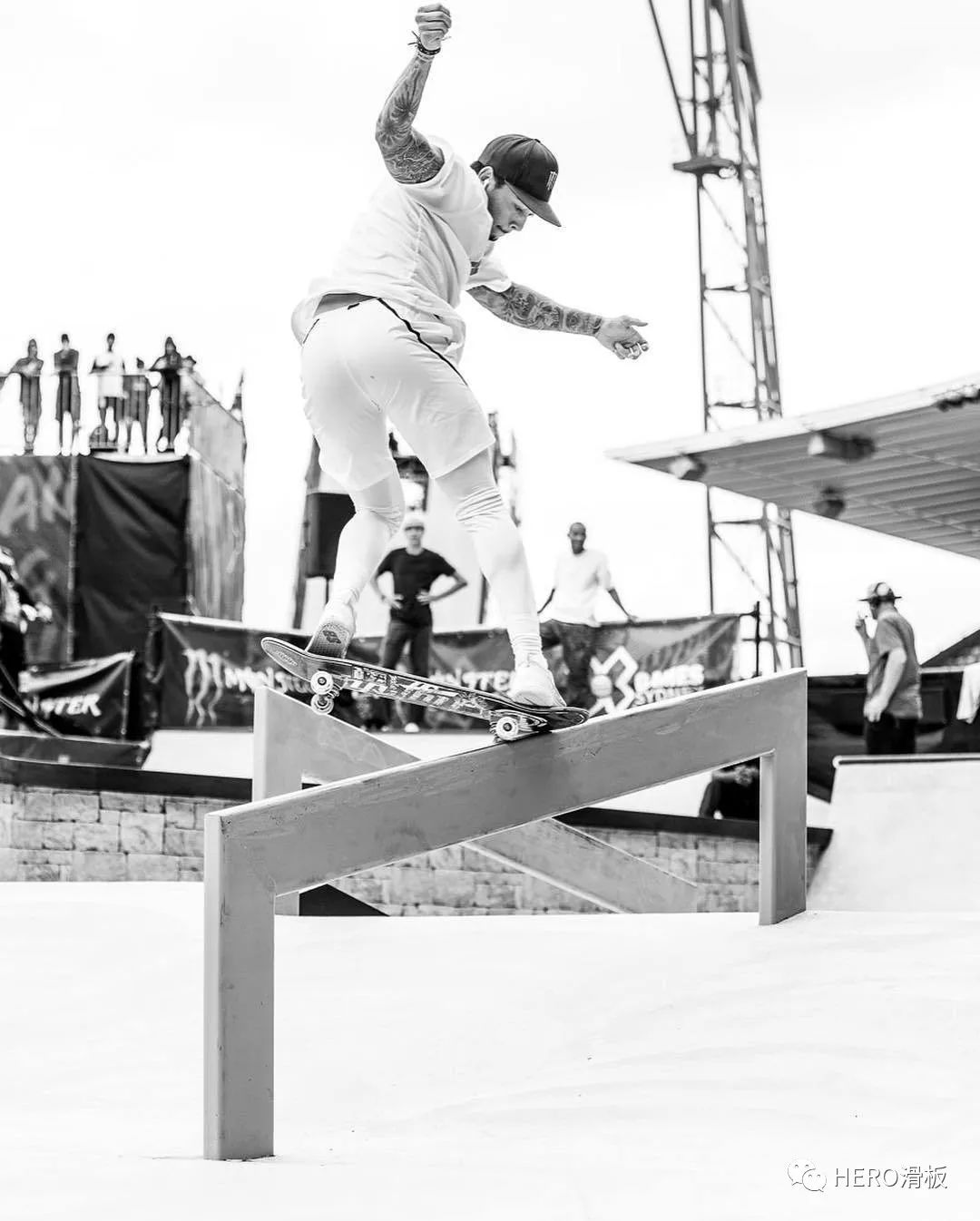 悉尼惊险逆转成功，三分收入囊中