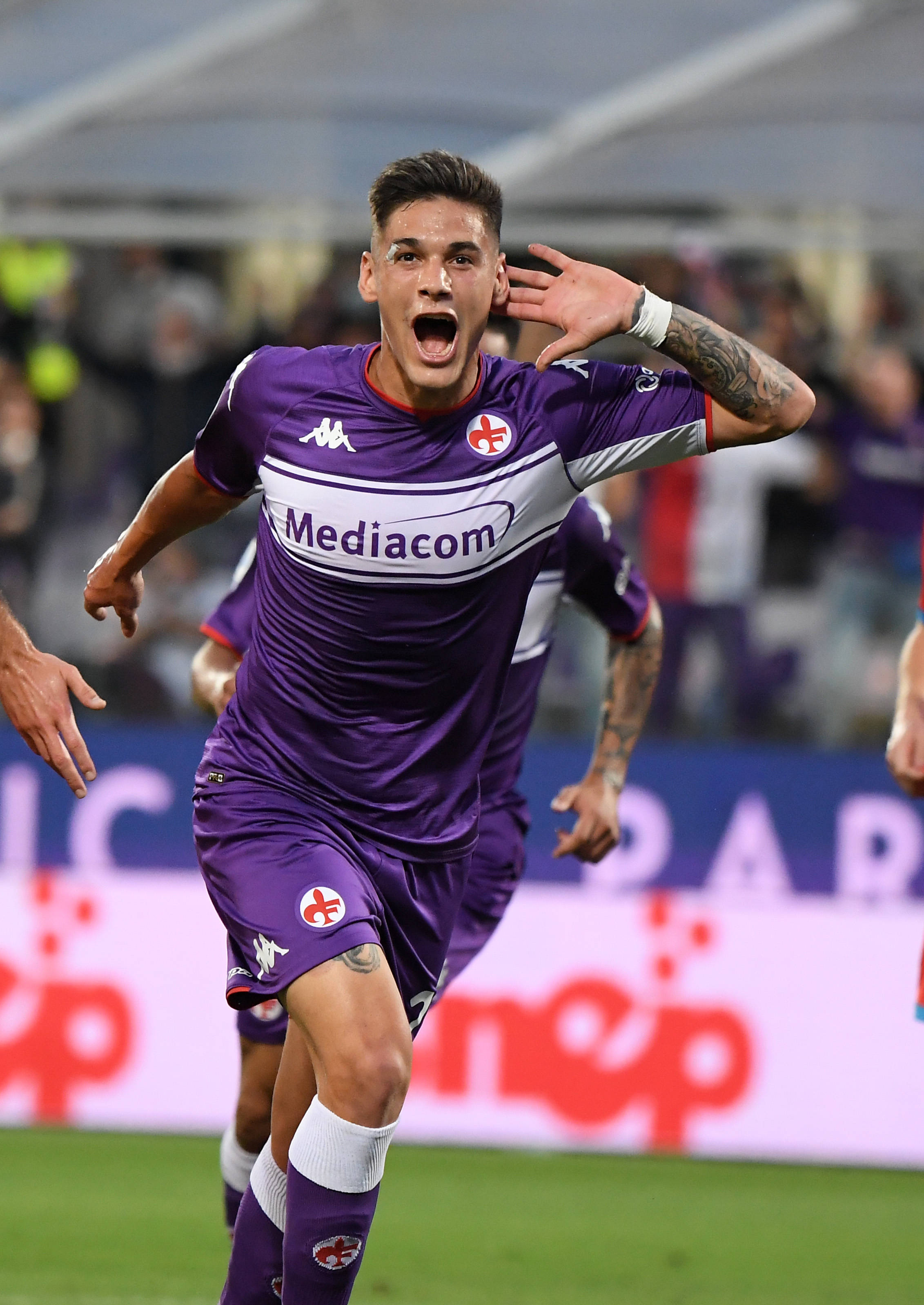 意甲赛场上球员们的表现备受关注