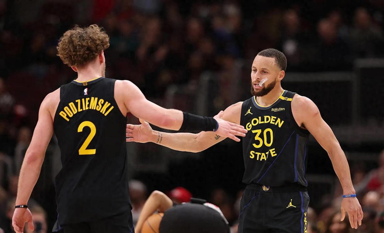 九游体育官方入口-勇士大胜马刺，终结对手连胜