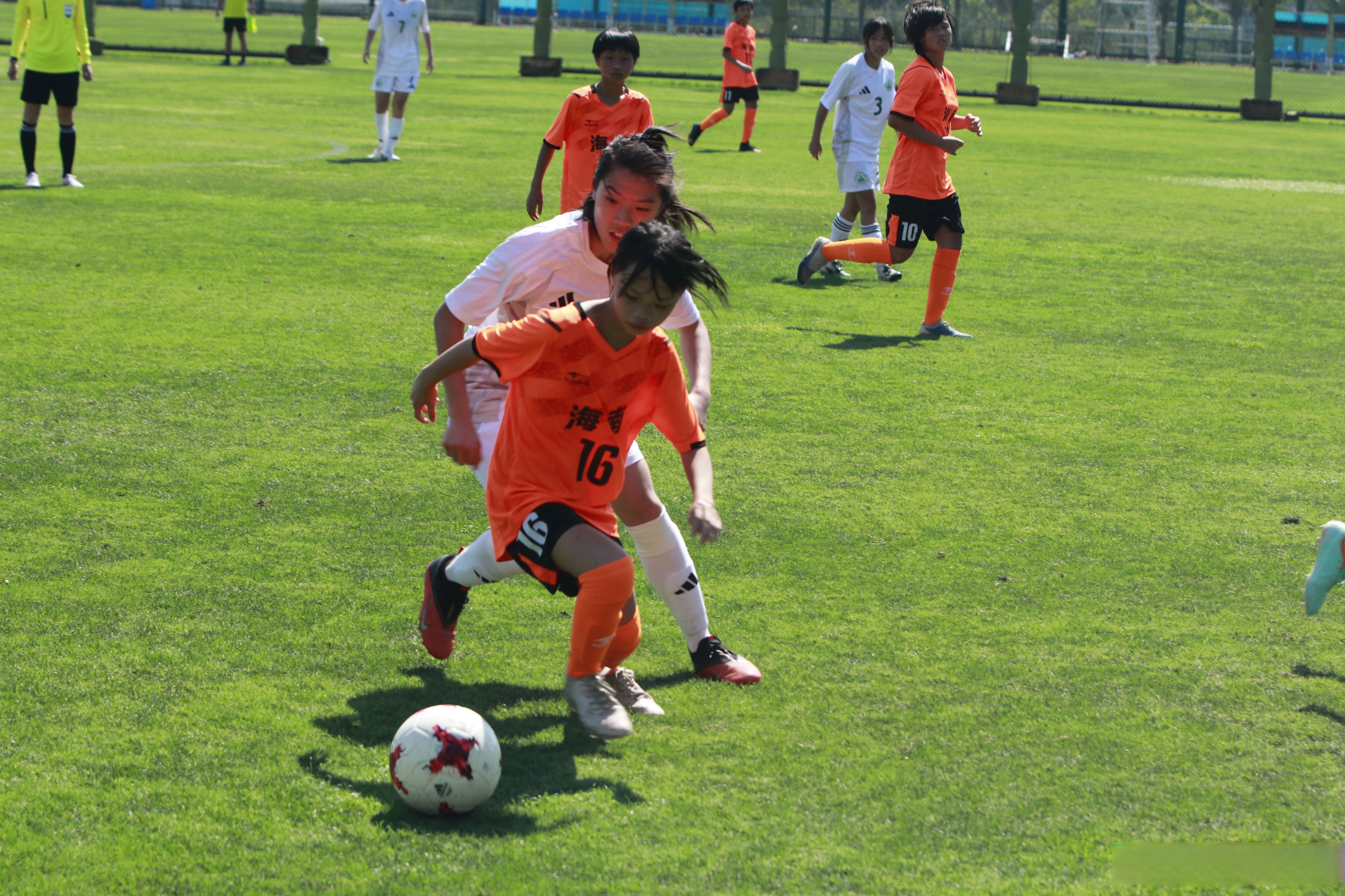 九游娱乐网页-激烈角逐！顶尖球队展开激烈争夺胜利