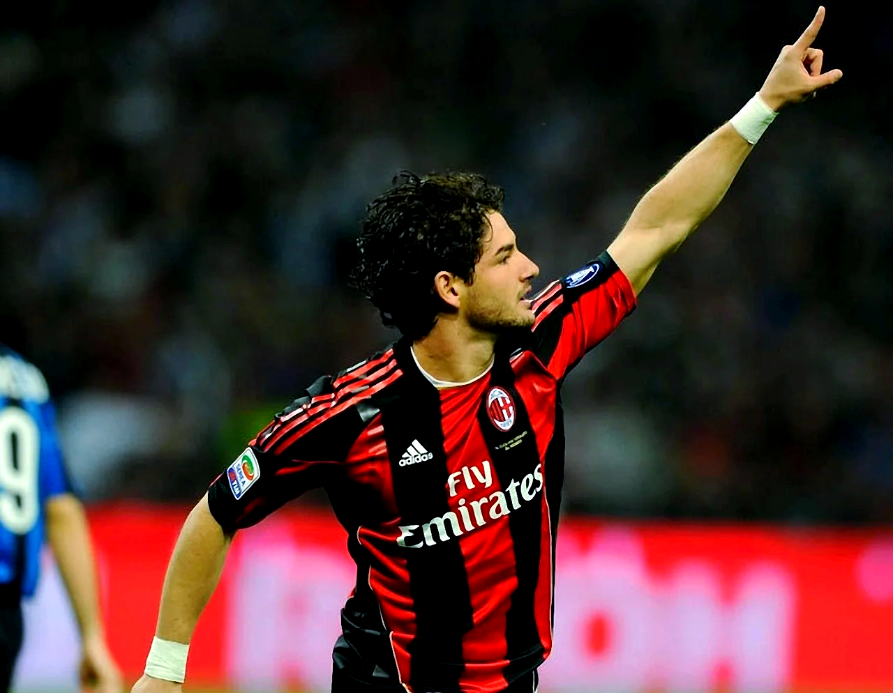 包含热那亚客场不敌切沃，保级压力增大的词条