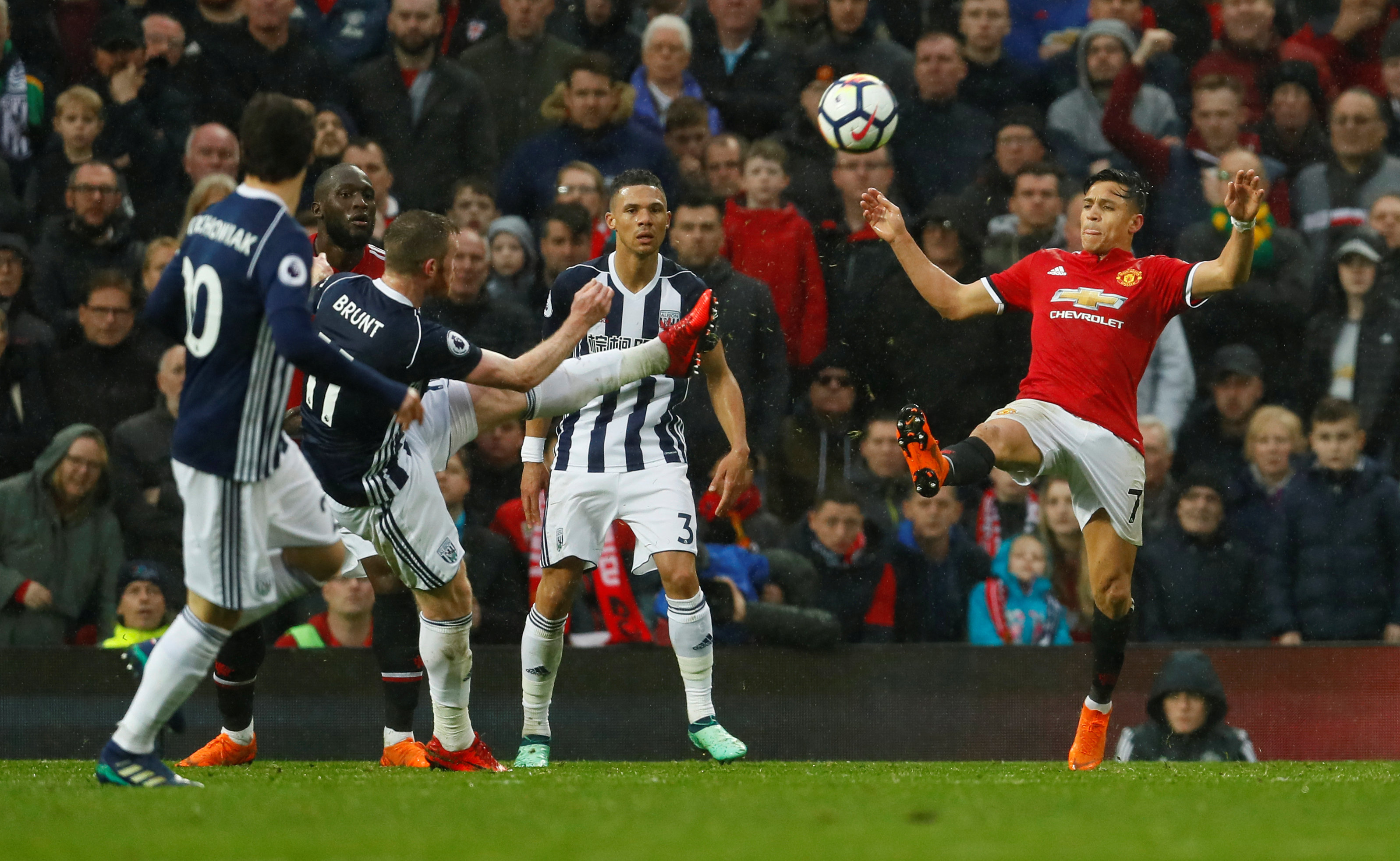 关于布罗姆维奇形势险峻，全力拼搏突围的信息