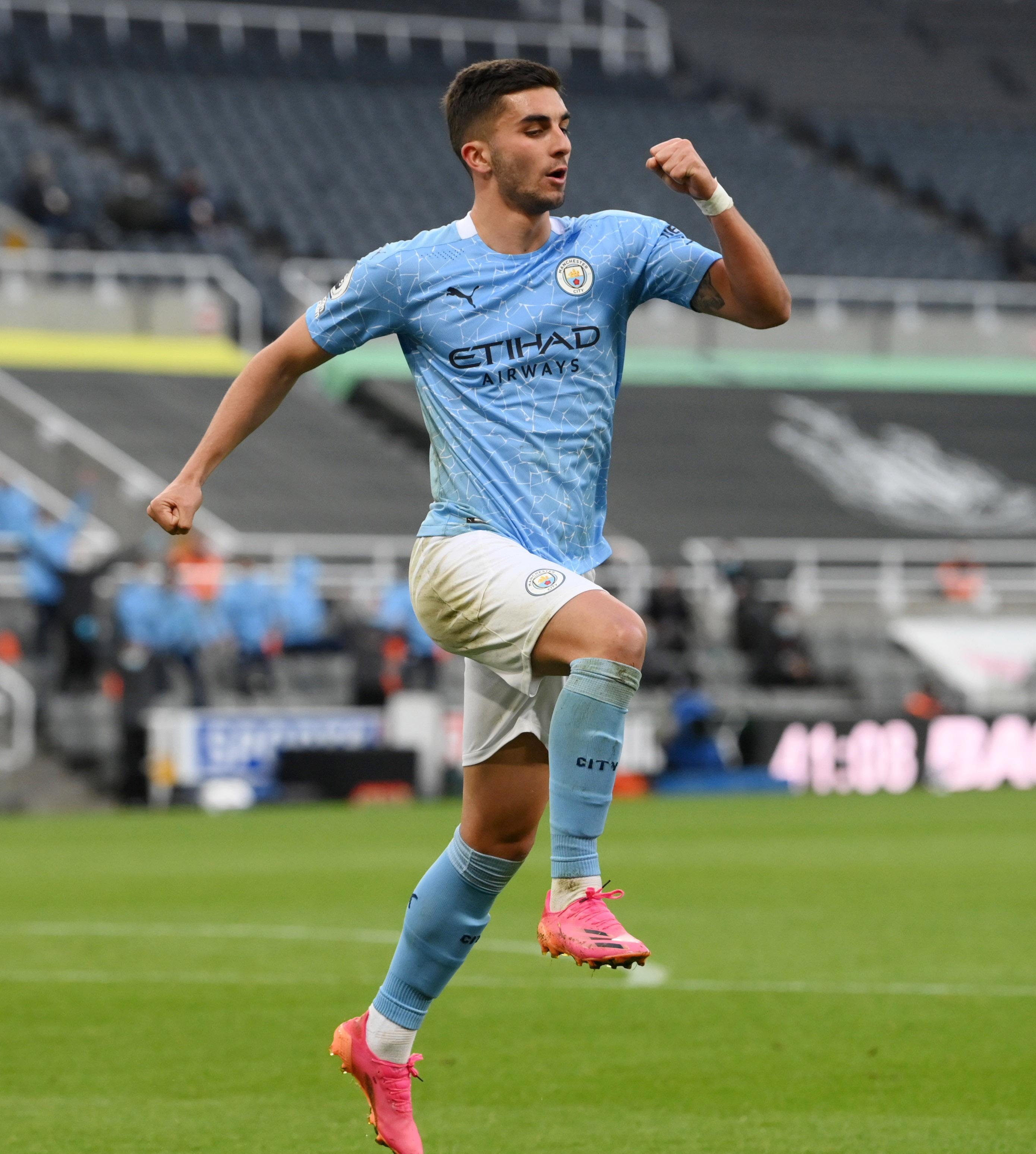 9you娱乐-曼城主场失分，夺冠压力或将增大