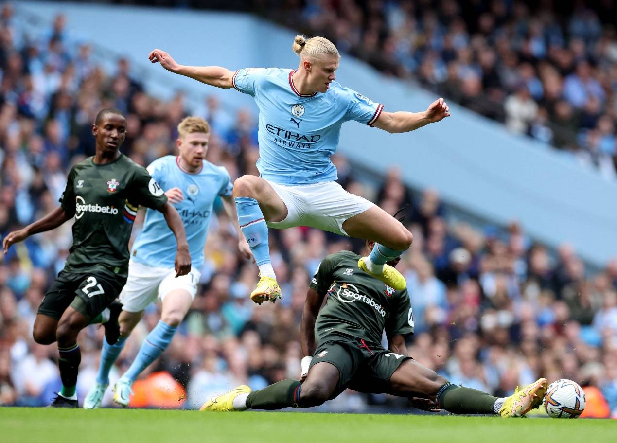 曼城主场失分，夺冠压力或将增大