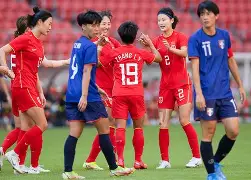 九游娱乐网页-顶尖对手：女足队员迎战强敌