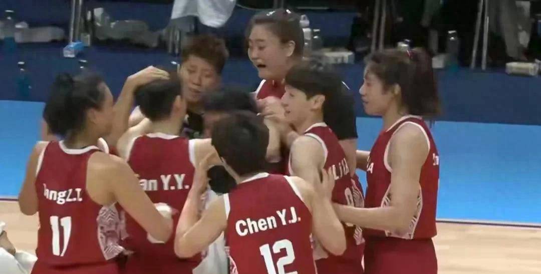 胜利!波兰队成功击败对手,晋级前景看好 胜利!波兰队成功击败对手,晋级前景看好