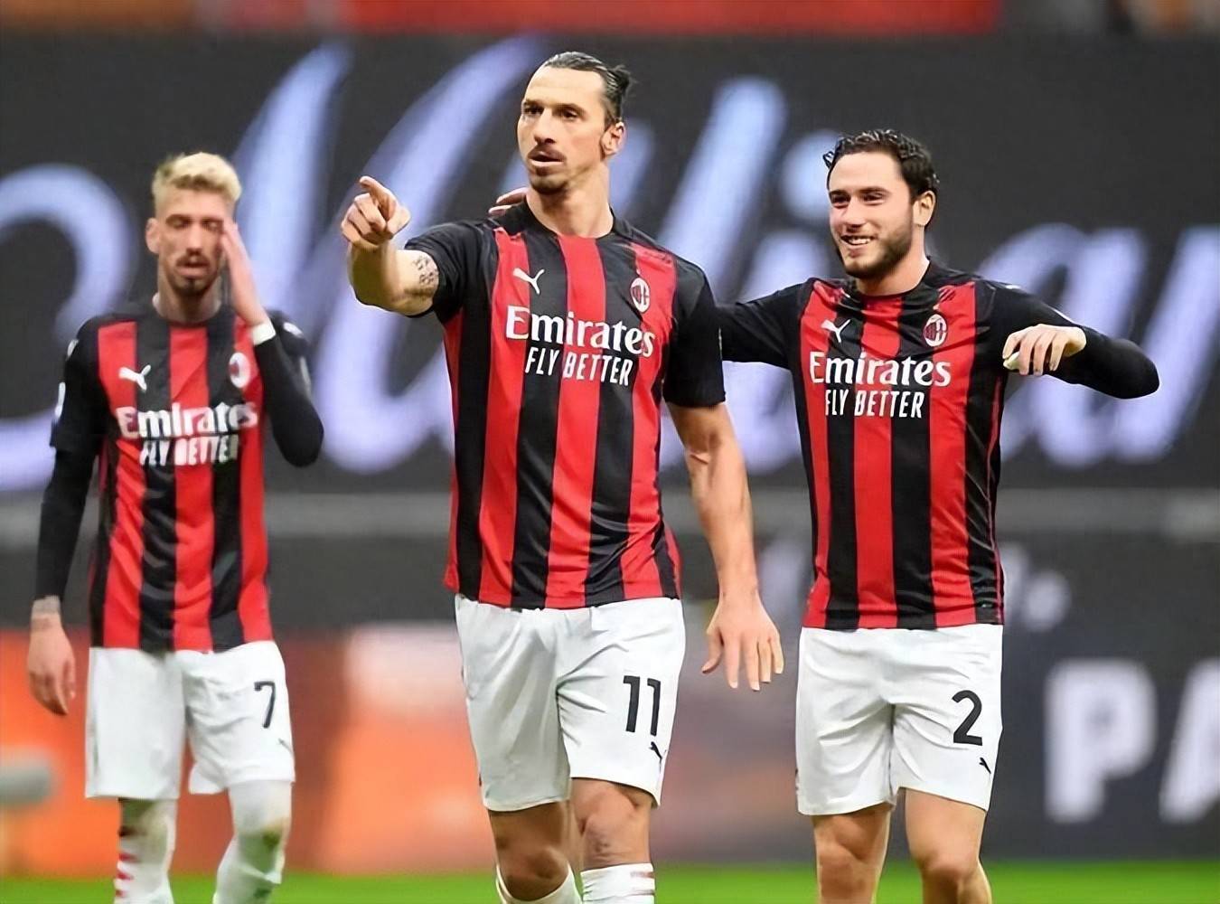 九游娱乐首页-尤文图斯球队全队集结，为下一场比赛磨砺的简单介绍