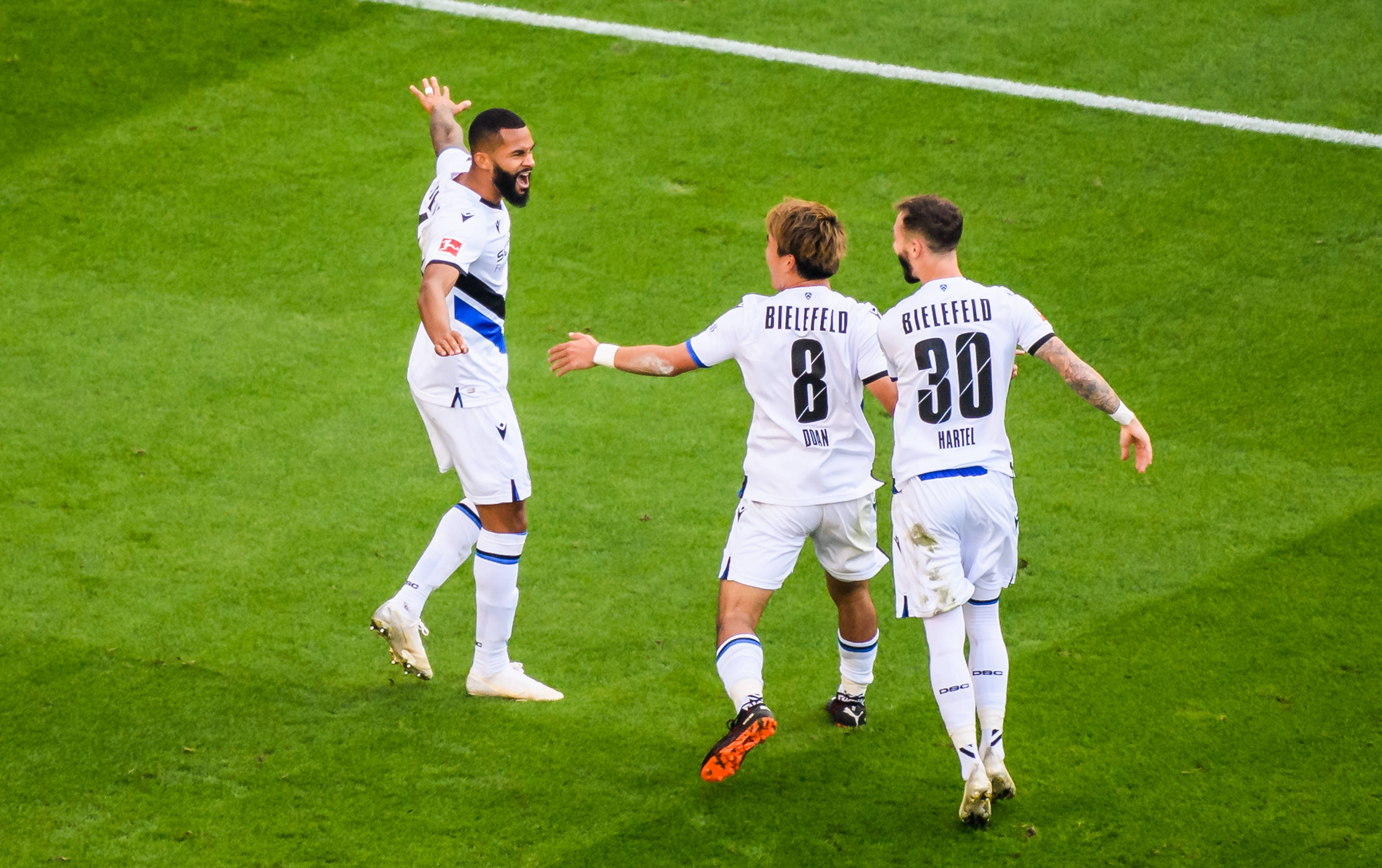 九游娱乐官方-比勒费尔德碰上沙尔克，争取保级机会