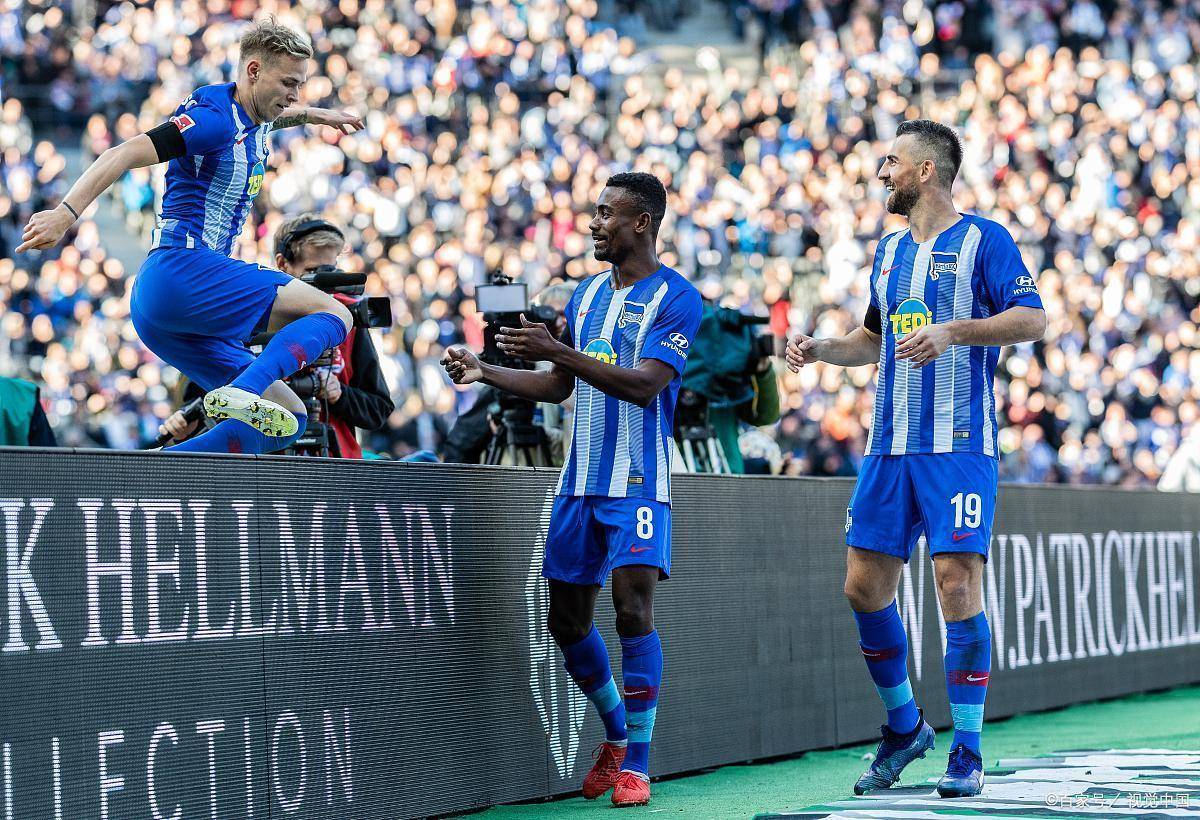 关于柏林赫塔客场战胜不莱梅，实现逆袭的信息