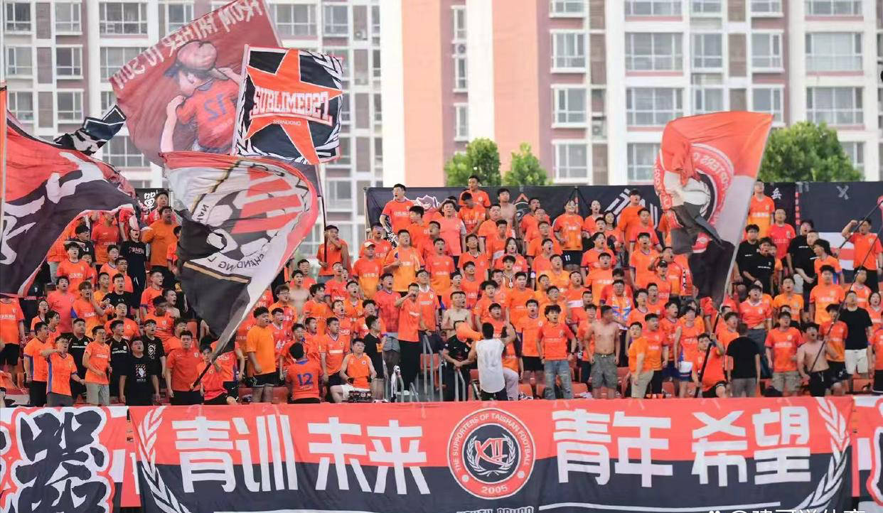 决赛前夕，球迷热情呼吁支持