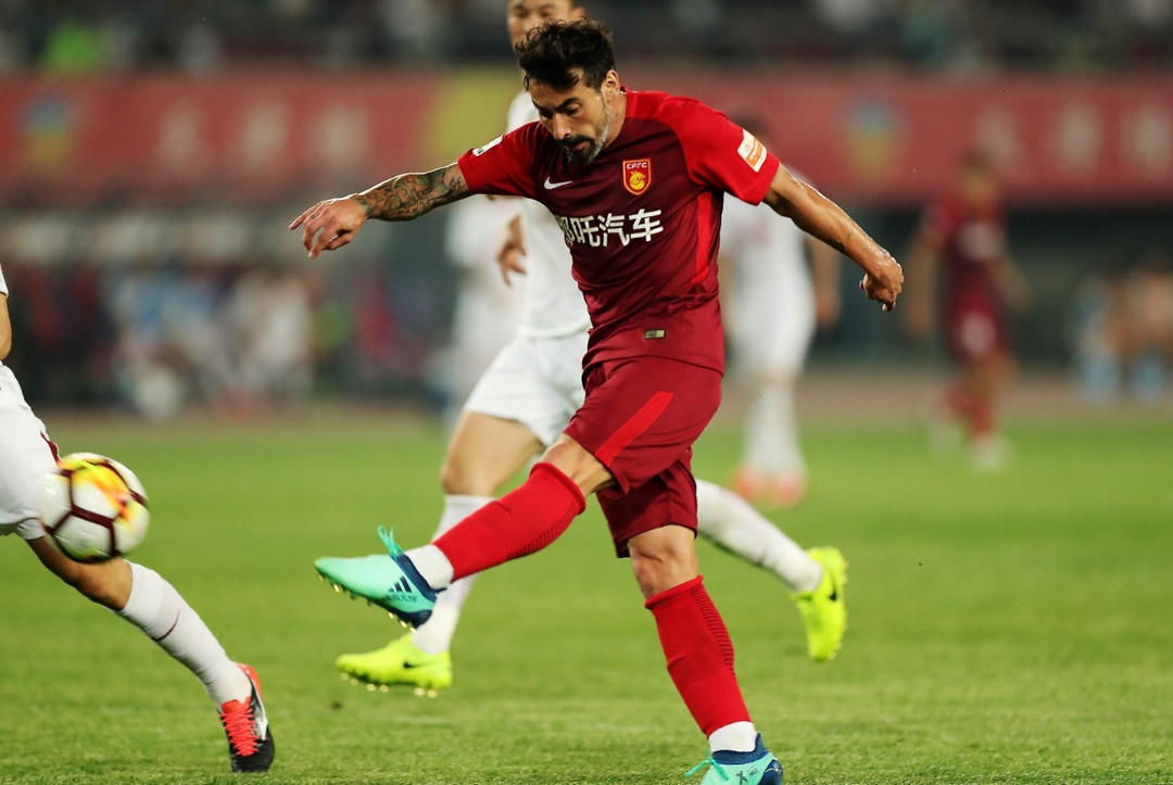 包含河北华夏幸福将在主场与广州恒大展开激烈较量的词条