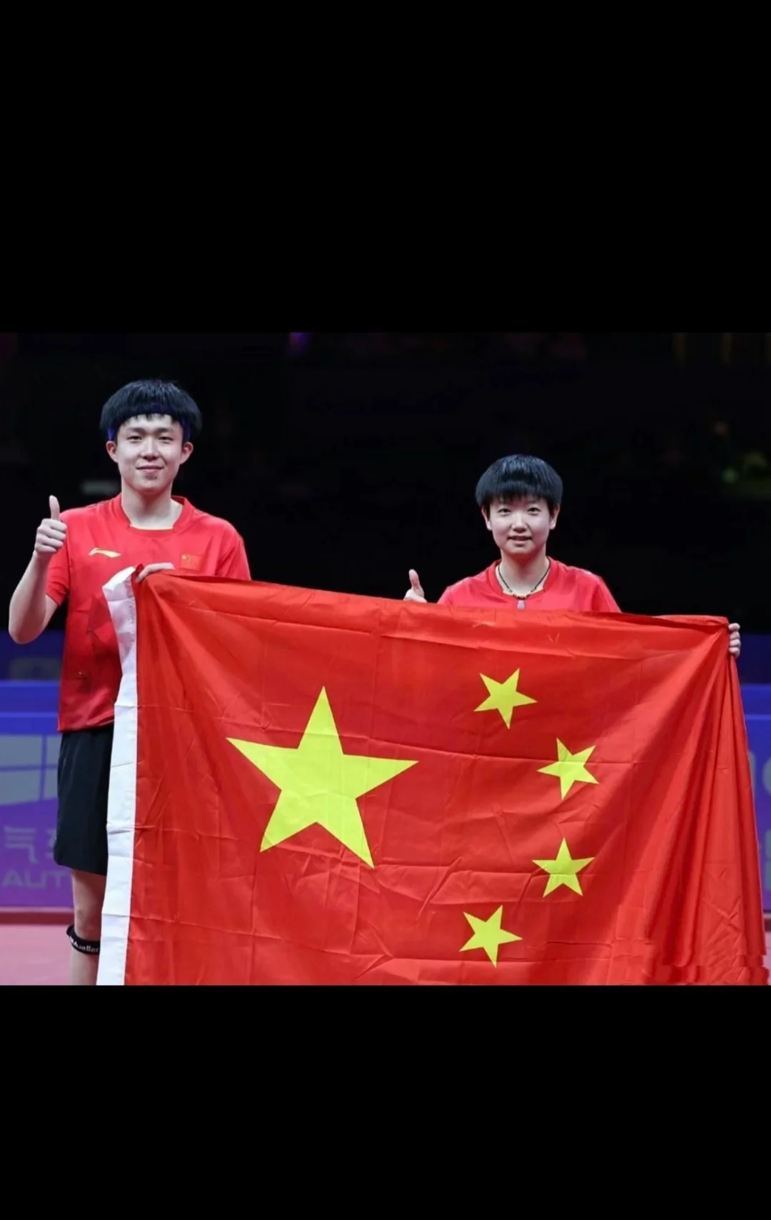 9you娱乐-乒乓球双打选手在比赛中发挥默契夺冠