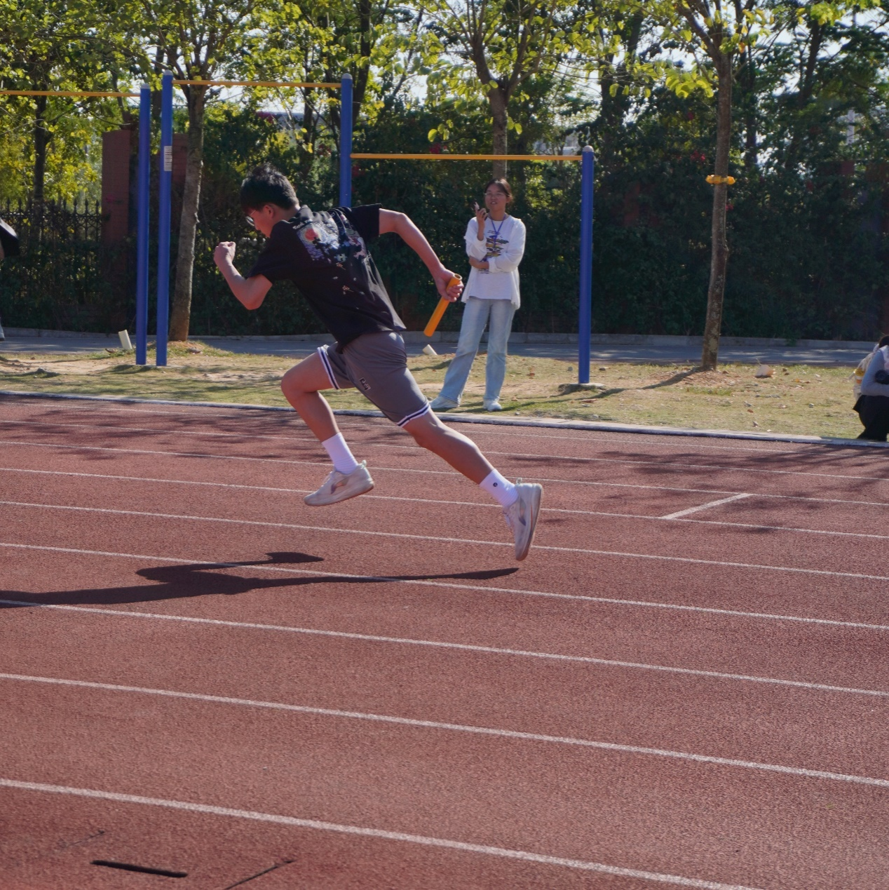 九游APP-运动员誓夺桂冠,展现出色风采