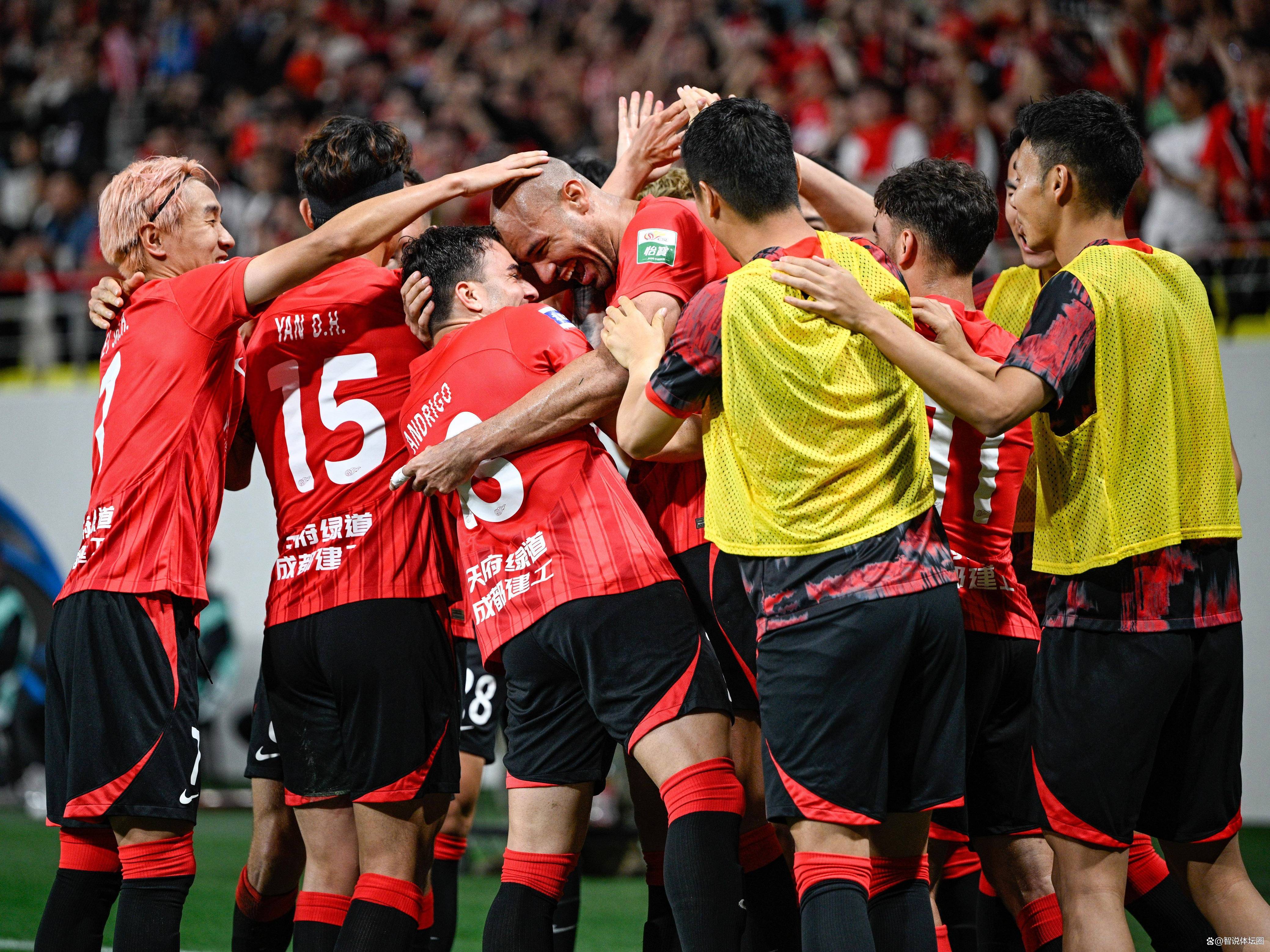 中超球员表现抢眼,为球队带来节节胜利 中超球员表现抢眼,为球队带来节节胜利