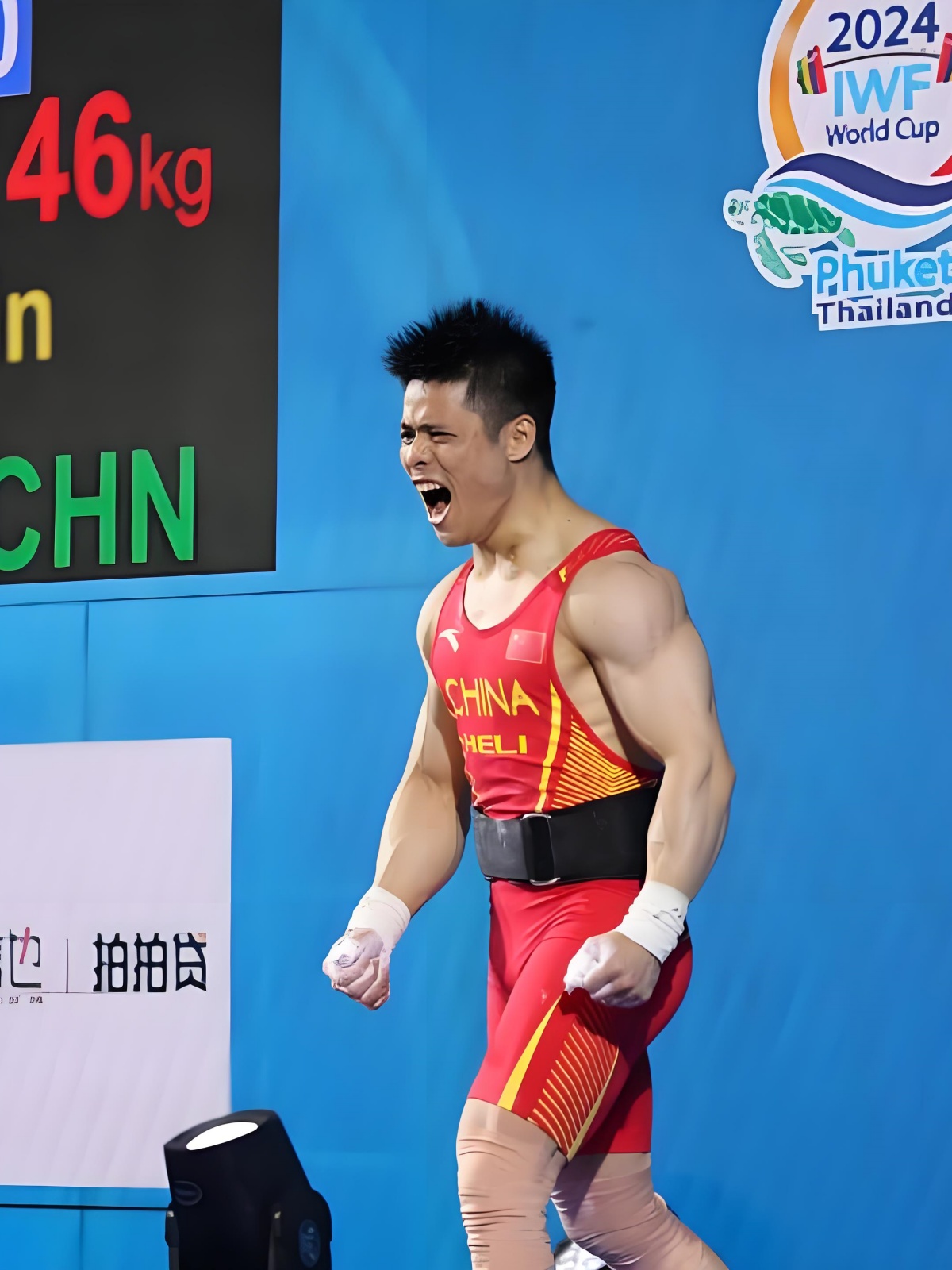 铁人三项比赛中泰国选手勇夺冠军! 铁人三项比赛中泰国选手勇夺冠军!