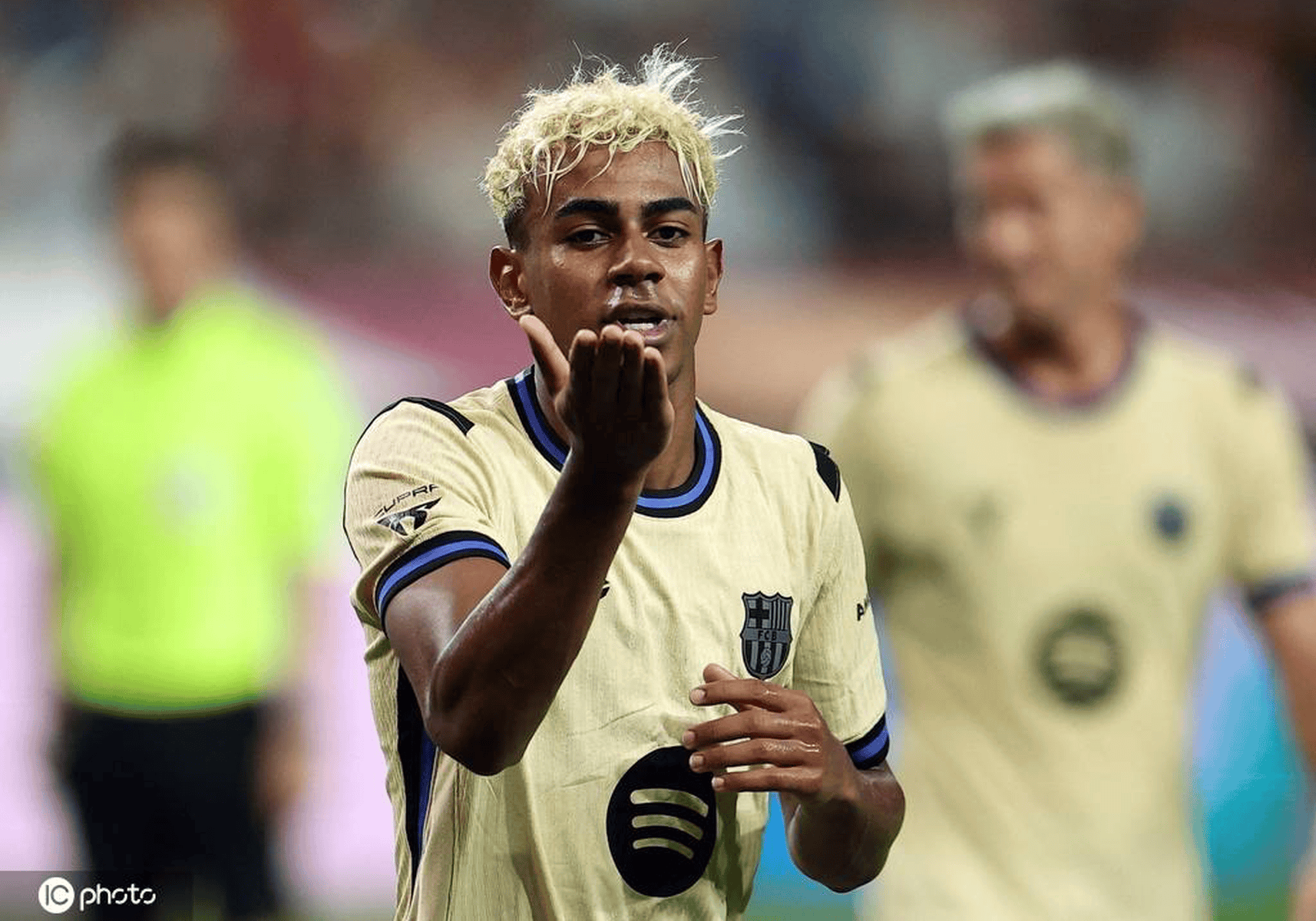 巴塞罗那主场大胜,排名逐渐攀升 巴塞罗那主场大胜,排名逐渐攀升