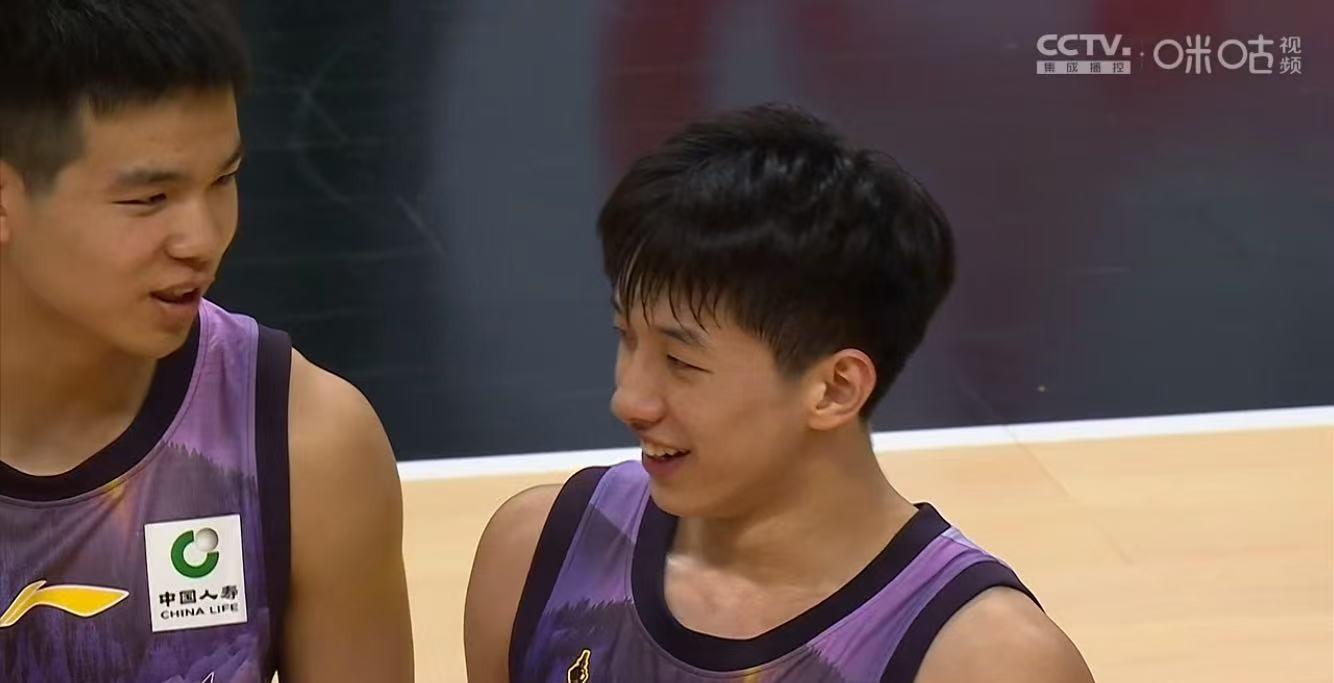 关于全明星赛上球员们斗志昂扬,冲刺胜利的信息 关于全明星赛上球员们斗志昂扬,冲刺胜利的信息