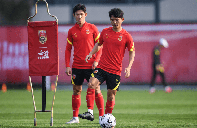 九游中国-球员默契合作，攻守兼顾，引领胜利到手