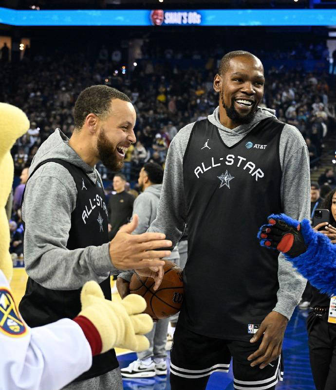 关于全明星赛巨星集聚,精彩表演令人目不转睛的信息 关于全明星赛巨星集聚,精彩表演令人目不转睛的信息