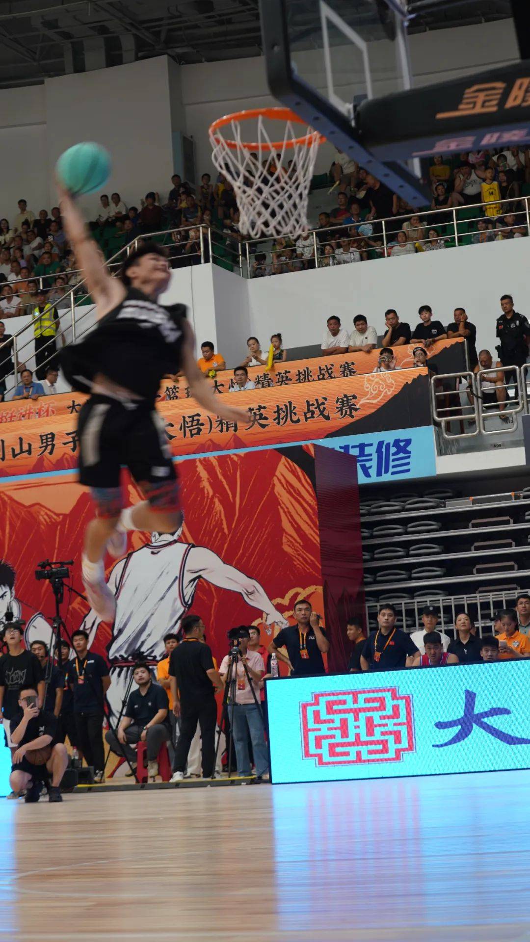 篮球联赛战幕拉开,豪强对决引人瞩目 篮球联赛战幕拉开,豪强对决引人瞩目