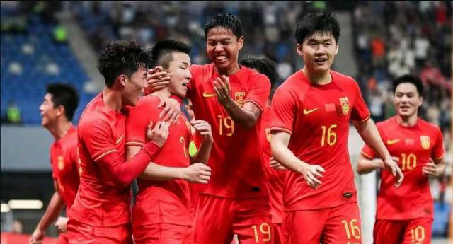 粉丝们纷纷表示支持,球队备战信心满满 粉丝们纷纷表示支持,球队备战信心满满