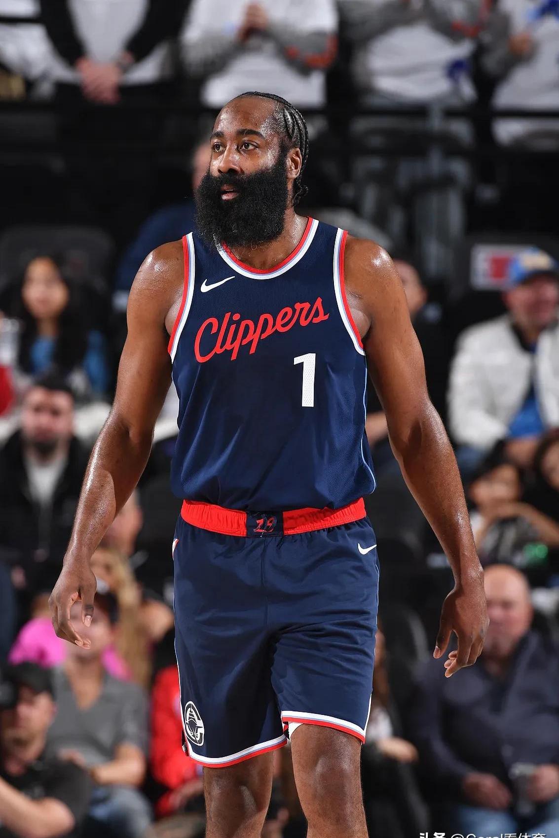 九游体育直播-快船逆转开拓者,登顶西部