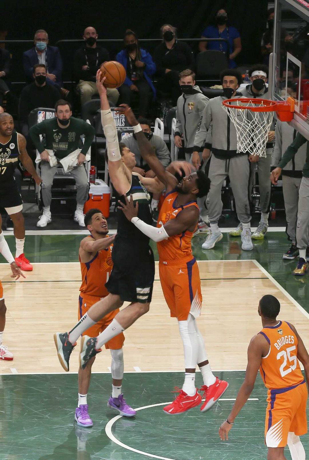 雄鹿击败猛龙晋级东部决赛 雄鹿击败猛龙晋级东部决赛