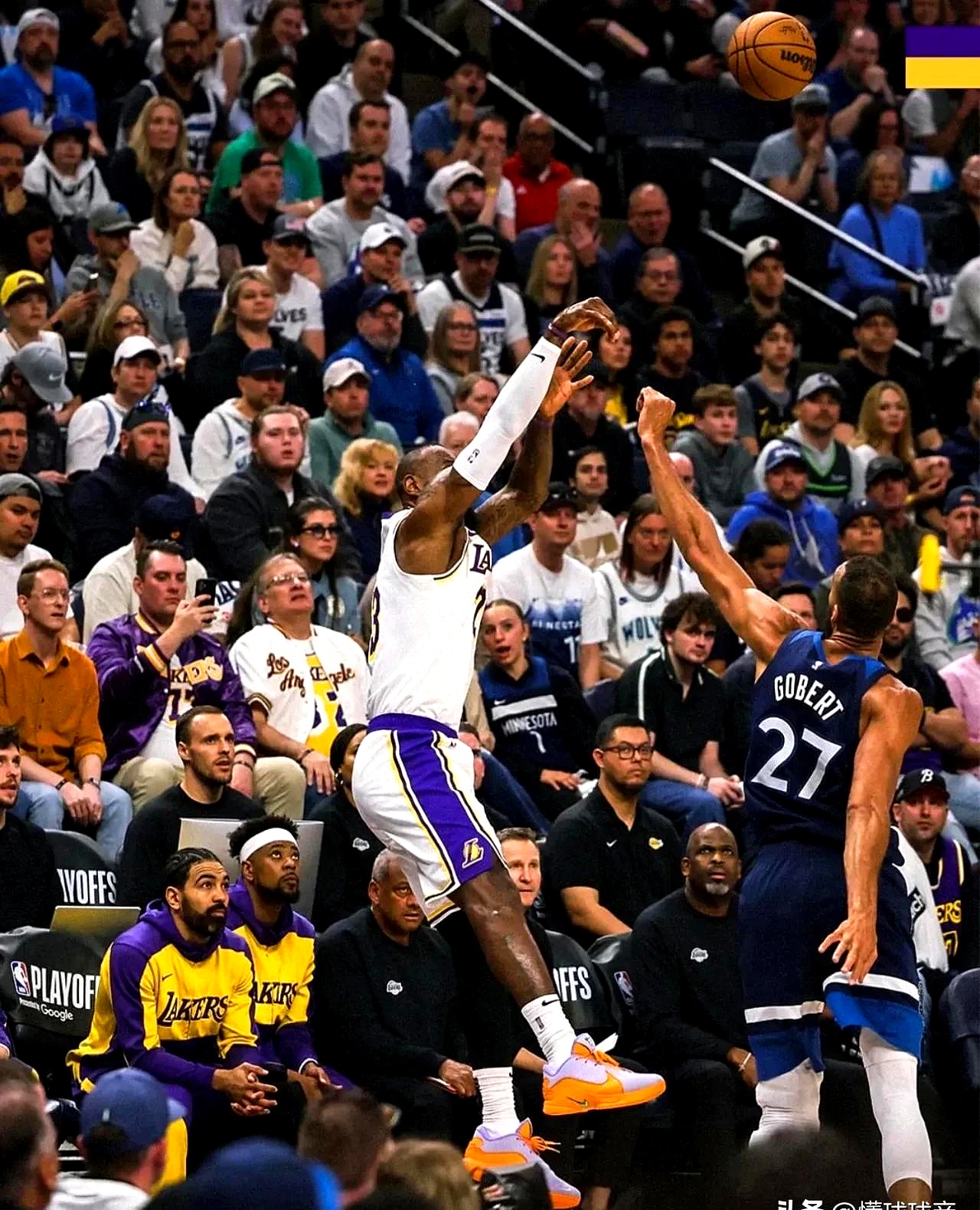 詹姆斯带领湖人逆转马刺