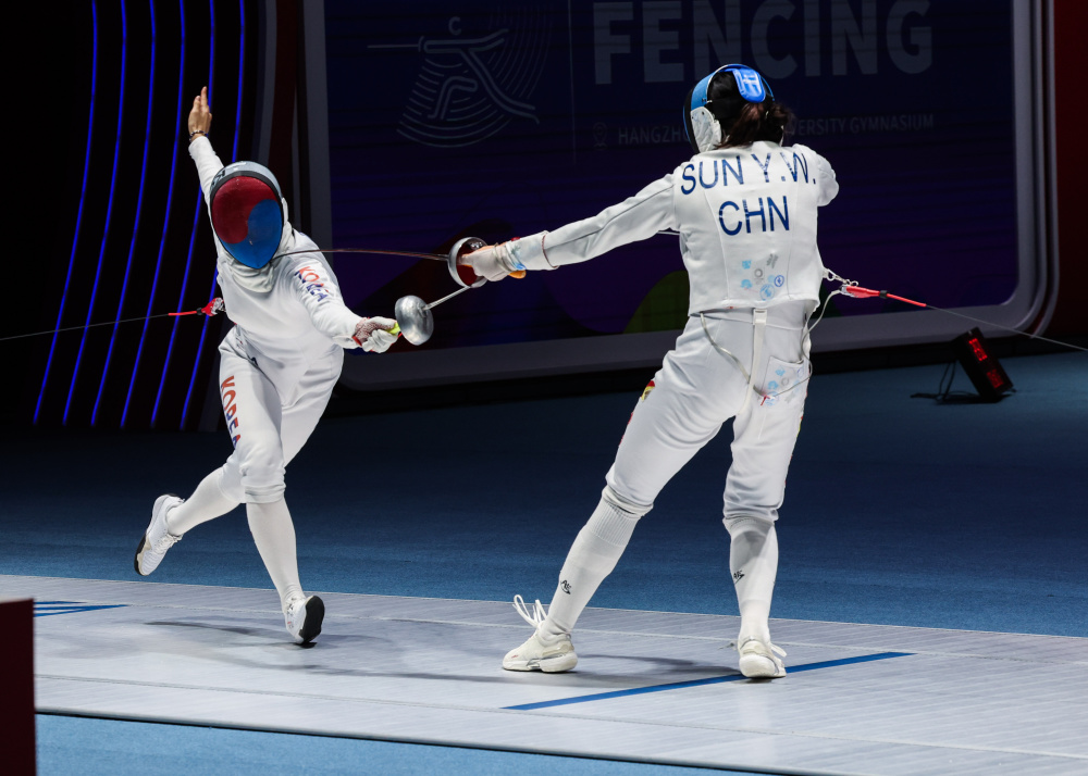 瑞士击剑选手表现出色,引领潮流 瑞士击剑选手表现出色,引领潮流