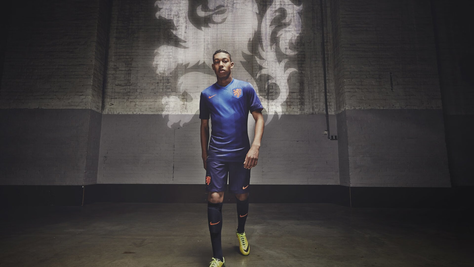 九游娱乐首页-孔德铁腰镇银河，潜水艇掀翻伯纳乌，从弃将到脊梁的逆袭之路