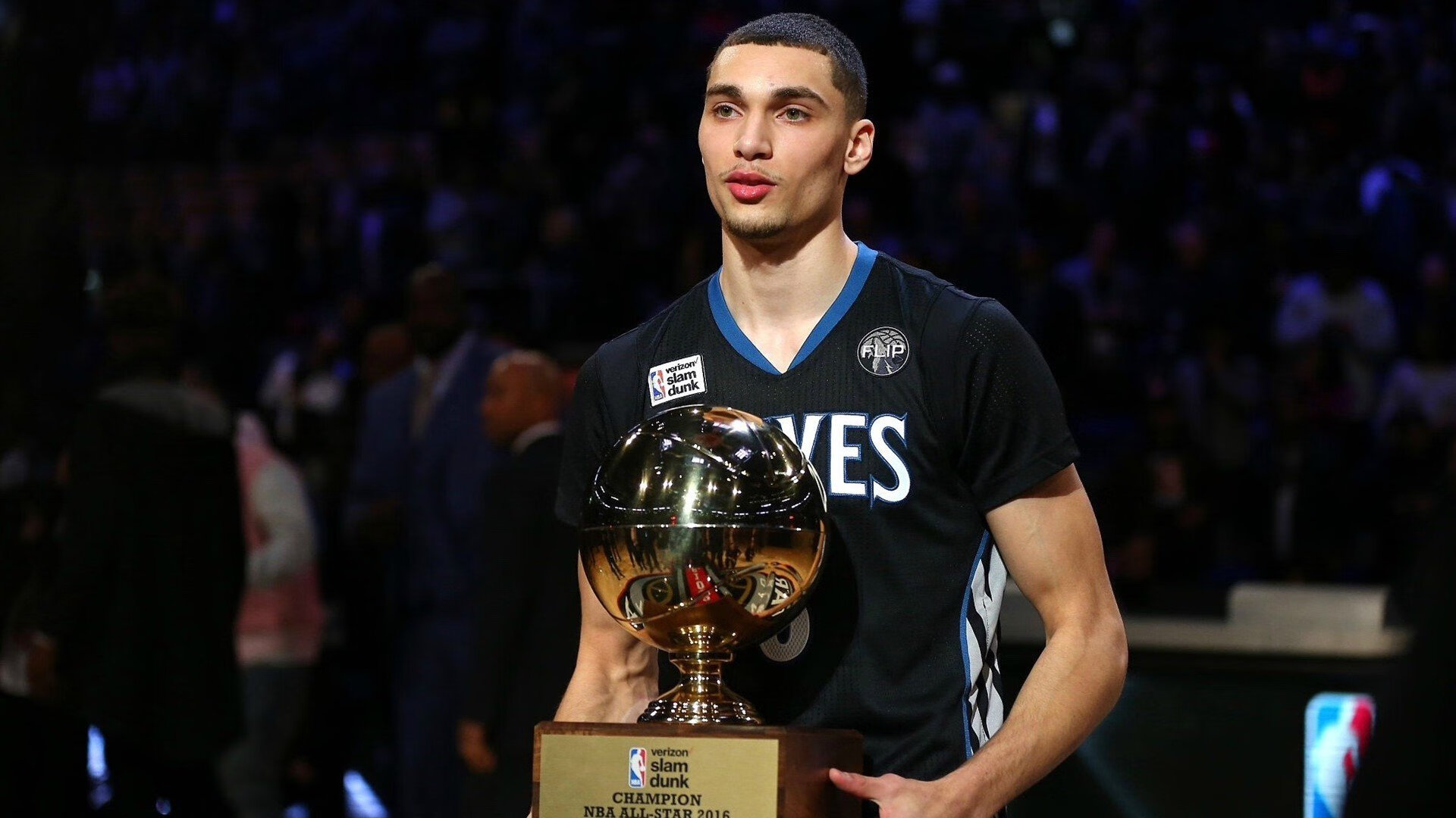 9you娱乐-白昼之末,黑夜之始,班凯罗在F1街道夜赛的加冕礼